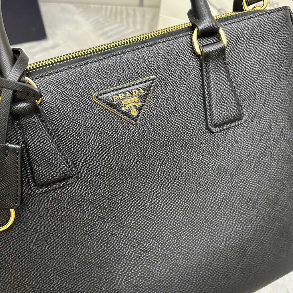 PRADA 25S GALLERIA LARGE BAG 32 IN BLACK CALFSKIN GOLD HARDWRE