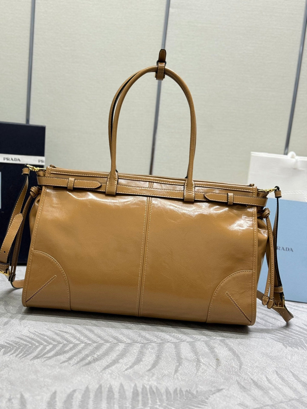 PRADA 25S BONNIE LARGE HANDBAG 38 IN GOLDEN BROWN CALFSKIN GOLD HARDWARE