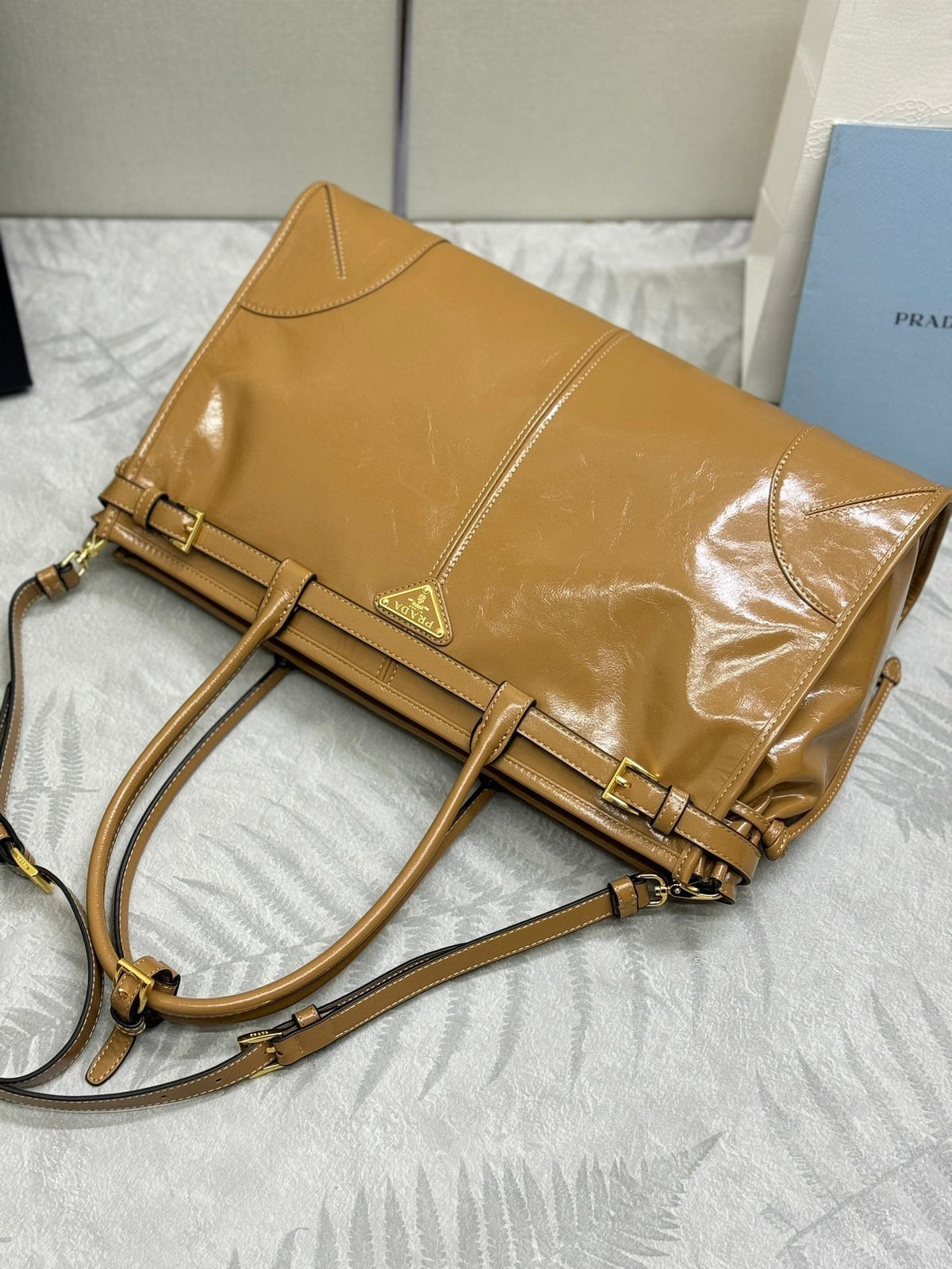 PRADA 25S BONNIE LARGE HANDBAG 38 IN GOLDEN BROWN CALFSKIN GOLD HARDWARE