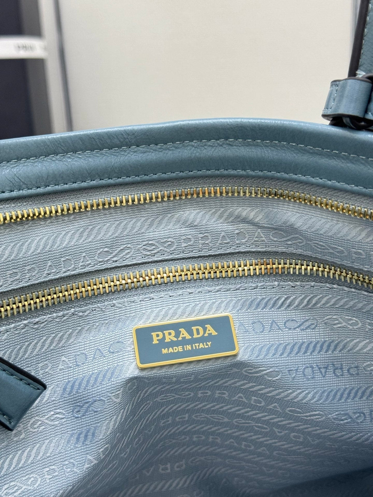 PRADA 25S BONNIE LARGE HANDBAG 38 IN LIGHT BLUE GLOSSY CALFSKIN GOLD HARDWARE
