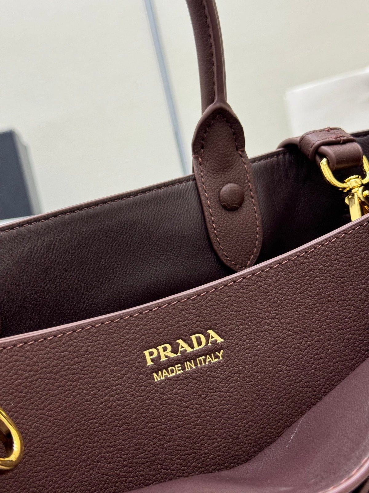 PRADA 25S BUCKLE SMALL HANDBAG 32 IN RICH BROWN CALFSKIN GOLD HARDWARE