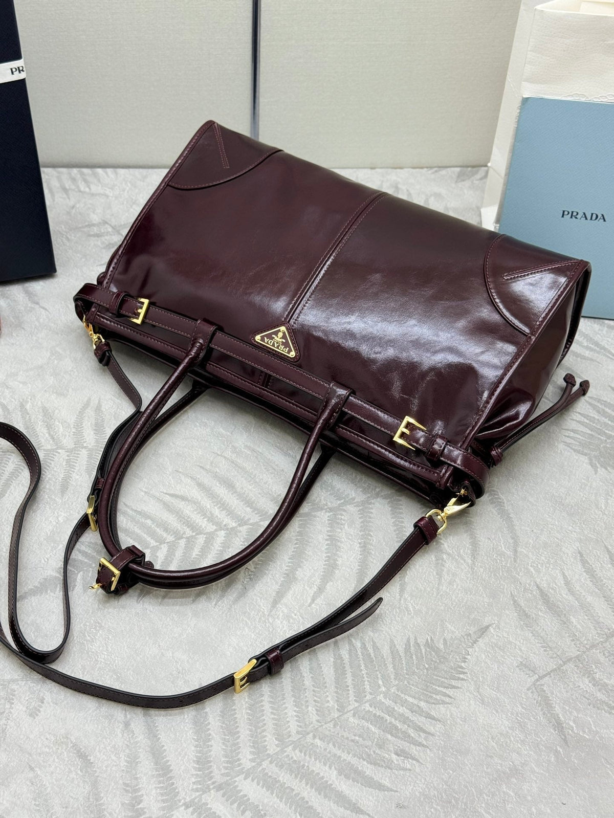 PRADA 25S BONNIE LARGE HANDBAG 38 IN BURGUNDY GLOSSY CALFSKIN GOLD HARDWARE