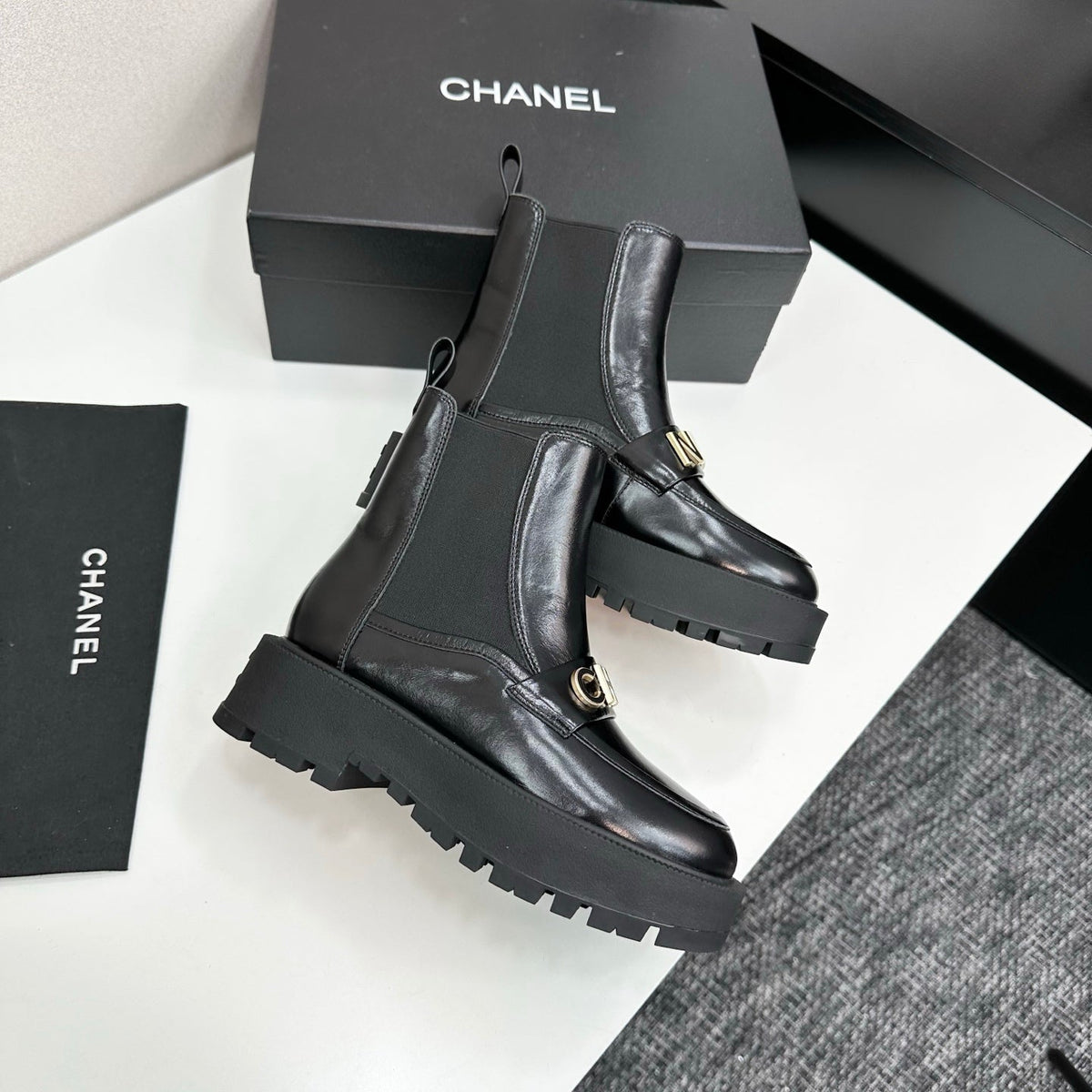 CHANEL 25S SHORT BOOTS IN BLACK CALFSKIN AND CANVAS