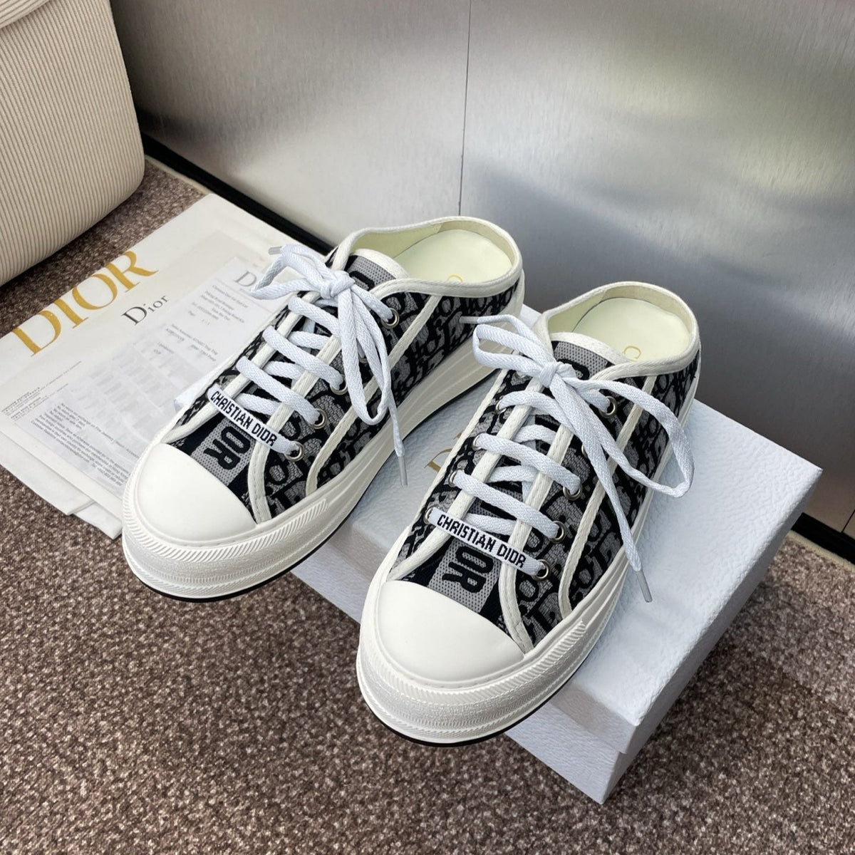 DIOR 25S WALK'N' SNEAKER IN BLACK WHITE OBLIQUE EMBROIDERED COTTON