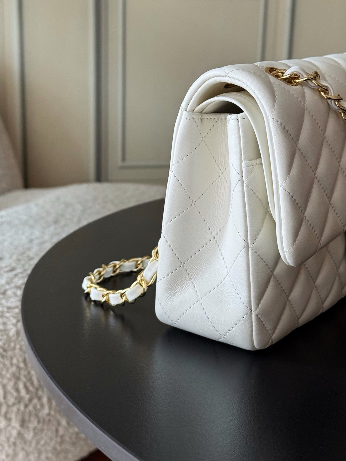 CHANEL 25S CLASSIC FLAP BAG 25 CM IN WHITE LAMBSKIN WITH GOLD HARDWARE