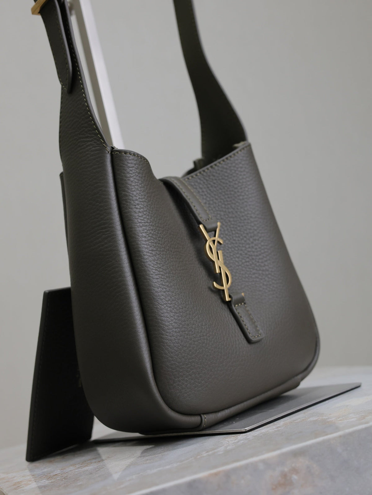 YSL 25S LE 5 À 7 BAG 16 IN LIGHT MUSK GRAINED CALFSKIN GOLD HARDWARE