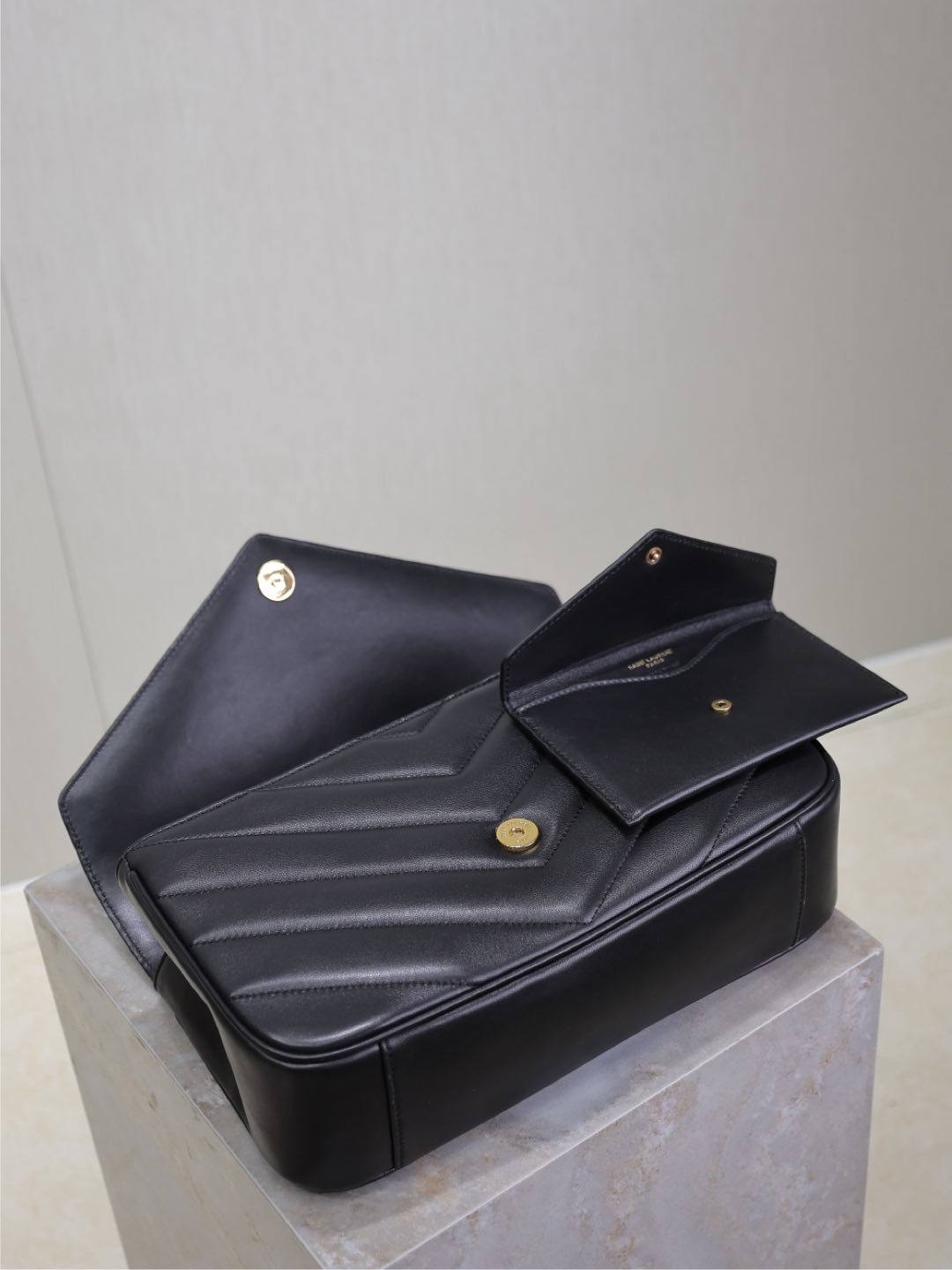 LOULOU MEDIUM 29 IN BLACK SHEEPSKIN GOLD HARDWARE